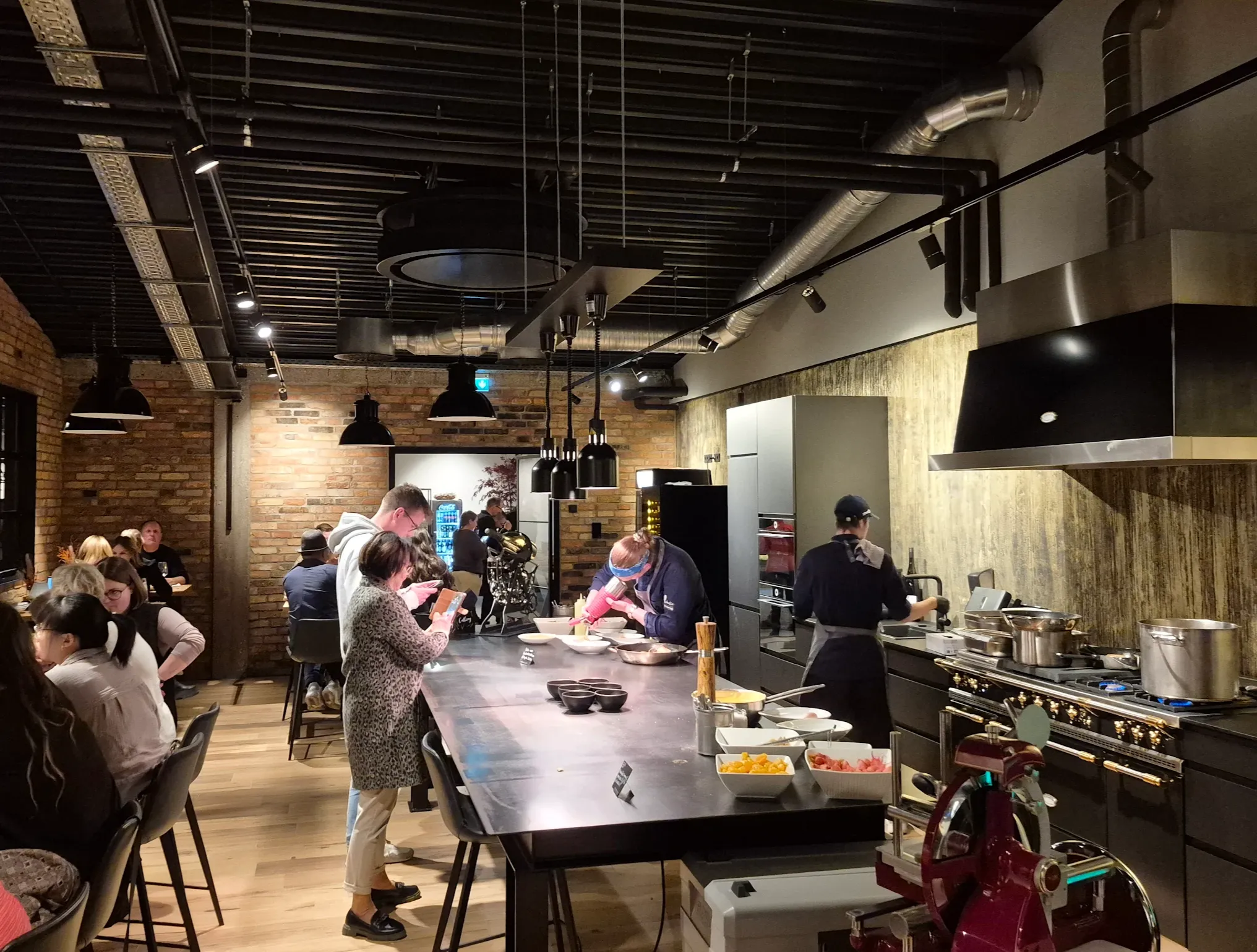 Die Showküche ist ein zentrales Gestaltungselement für dein Event