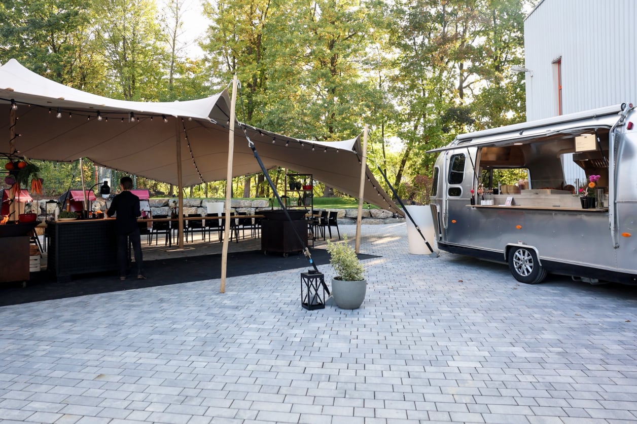 Outdoorbereich und US Airstream
